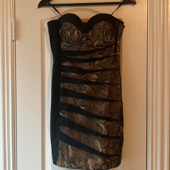 Short lace Bebe strapless dress. Size 10 (runs small) - Picture 1 of 6